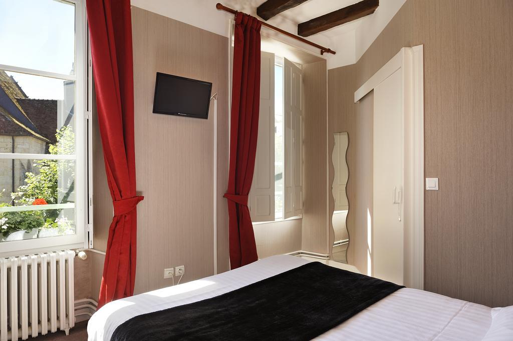Le Savoie Villars La Roche-Posay Room photo